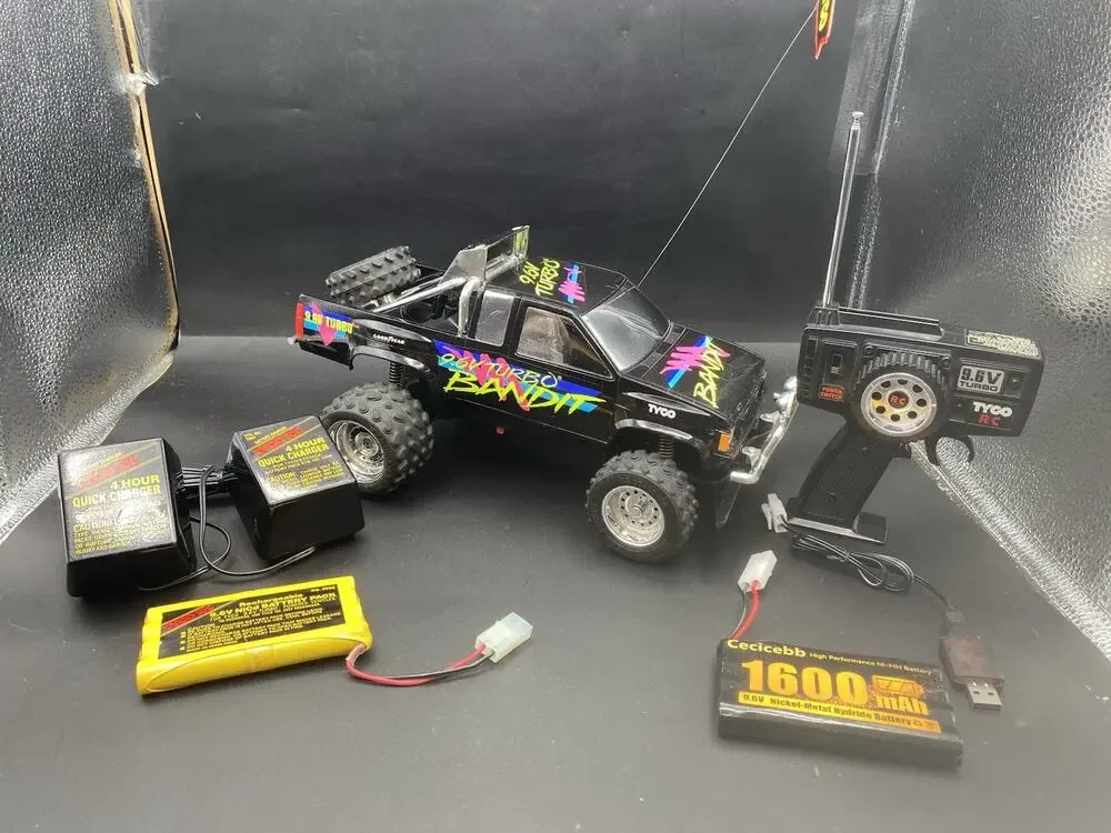 Vtg 90’s TYCO RC 9.6V Turbo Baja Bandit Truck / battery & 2 Chargers . Works !
